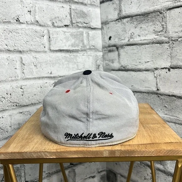 Mitchell and Ness Houston Rockets Fitted Hat - Picture 3 of 7